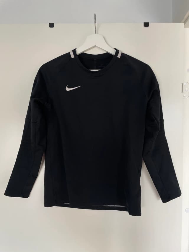 Nike top