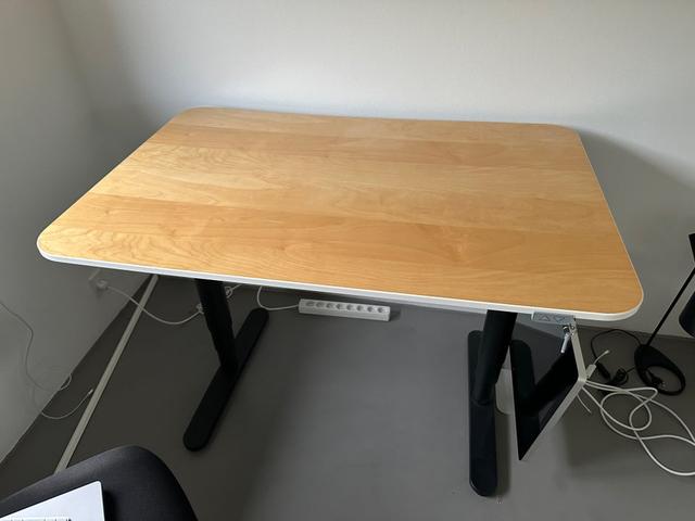 Skrivebord Ikea b: 120 d: 80