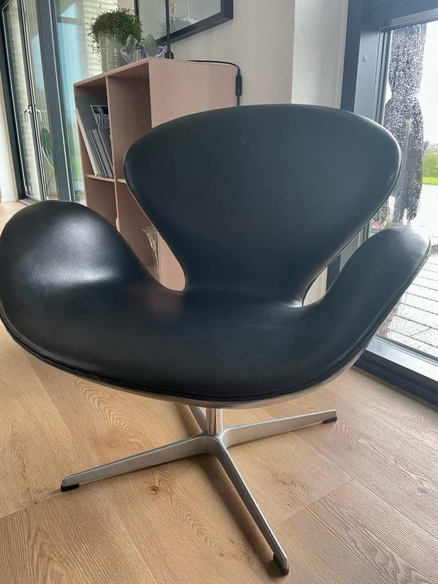 Arne Jacobsen Svanen Lænestol