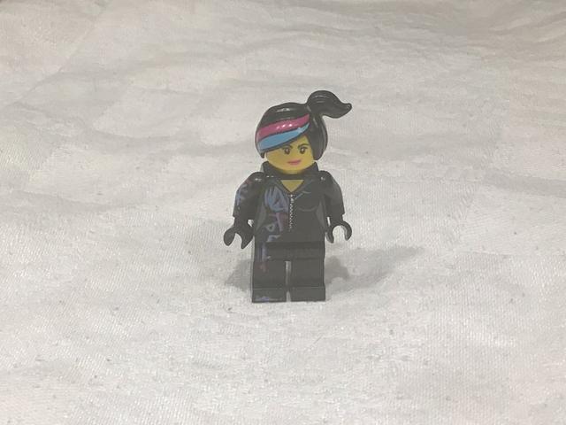 Lego Minifigures Lucy Wyldstyle