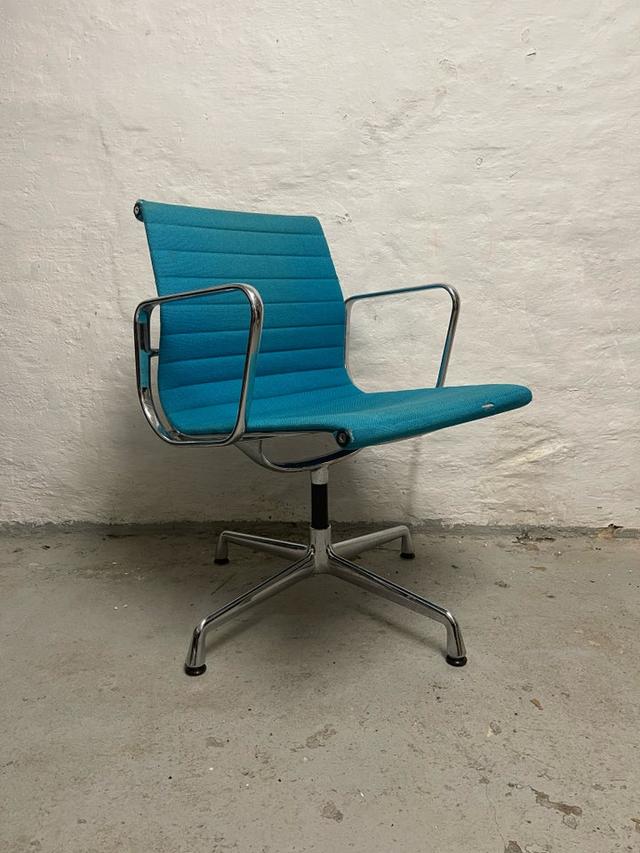 Eames EA108