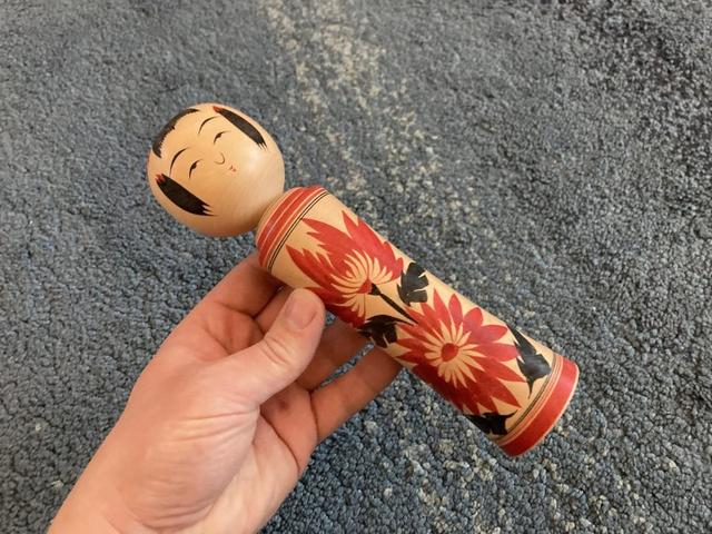 Fin vintage? japansk trädocka Kokeshi ca 21 cm hög