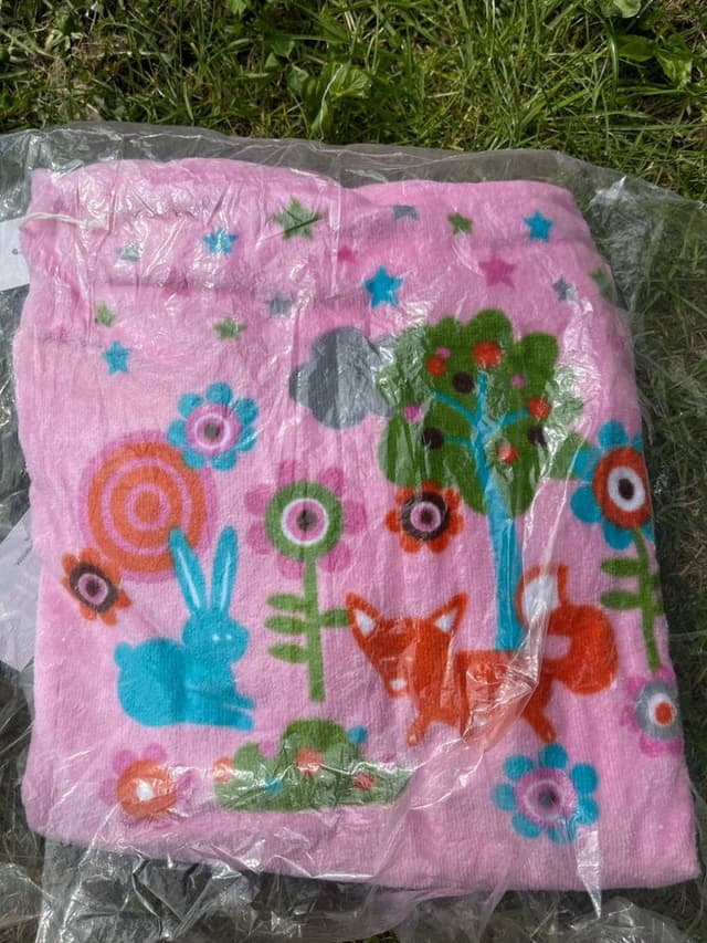 Ny rosa poncho handduk med luva med djur o skog från Hemtex