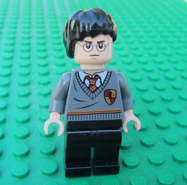 LEGO figur Harry Potter - Gryffindor Sweater with Crest