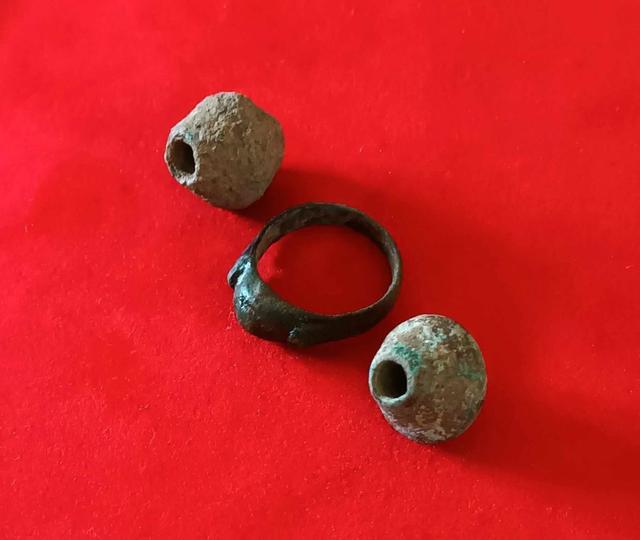 ROMAN BRONZE RING AND BEADS