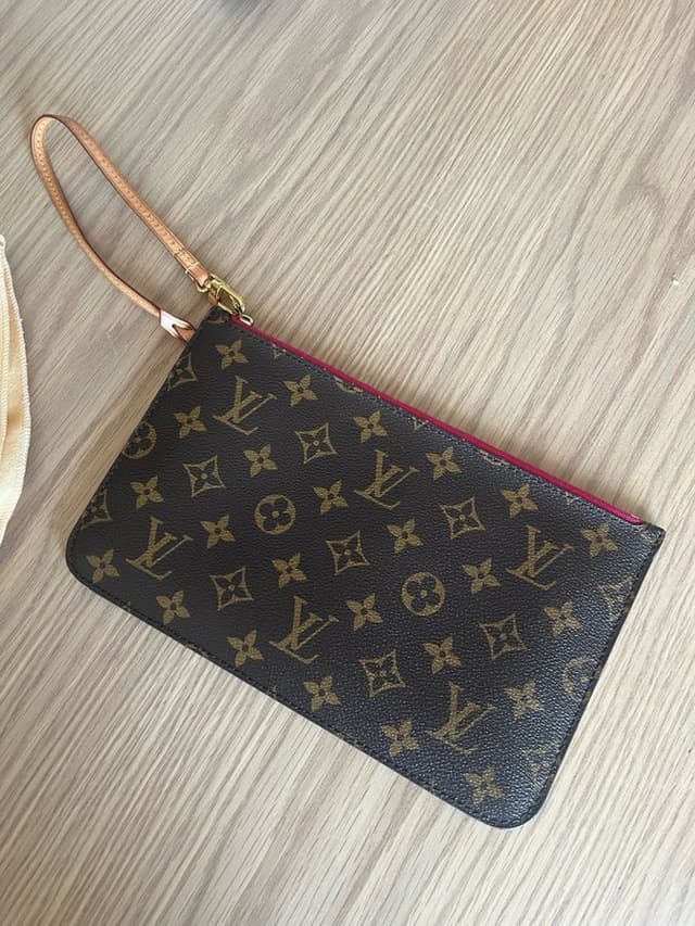 Louis Vuitton neverfull pochette