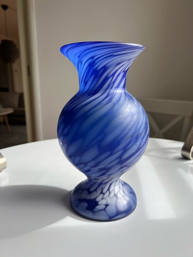 Vas swirl Pukeberg? Murano? Vintage retro blå blomvas frostad glas