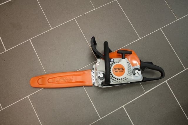 Stihl 211c motorsåg NY oanvänd